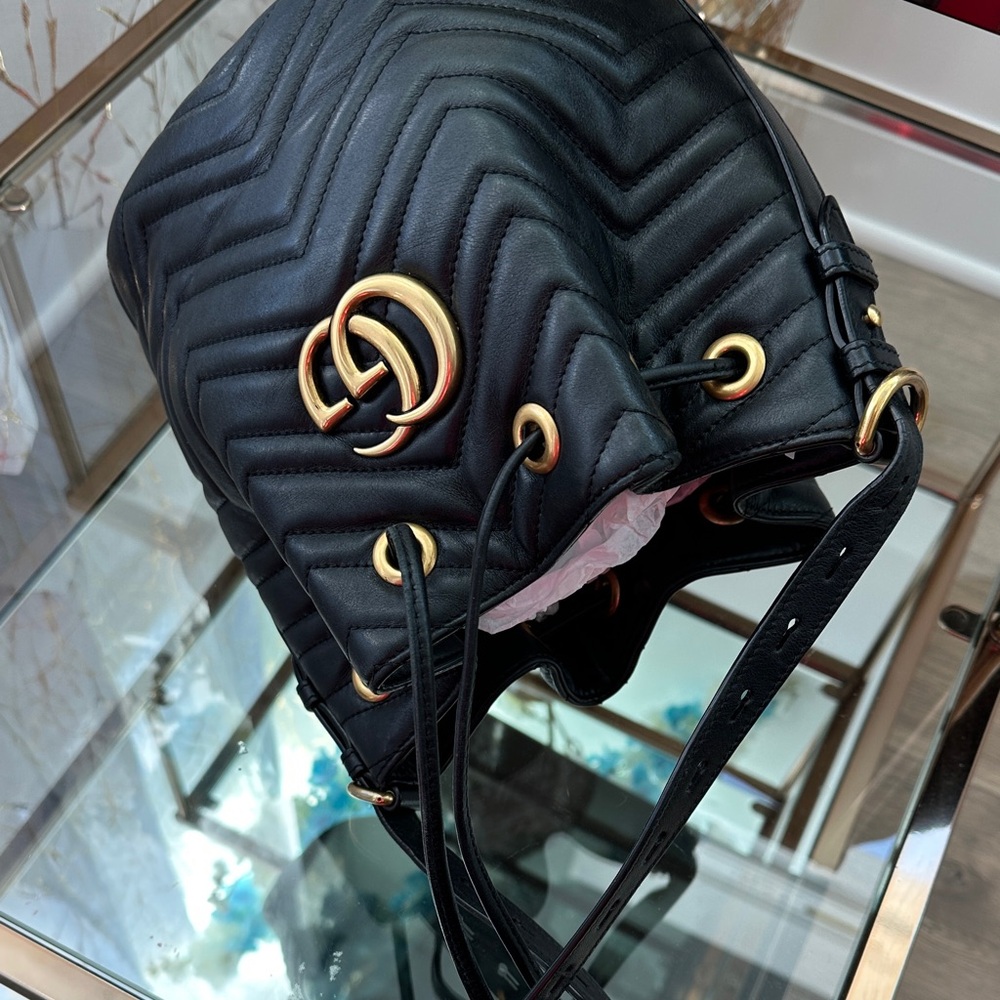 Authentic Gucci Black Leather Bucket Bag with card holder - Picture 11 of 16